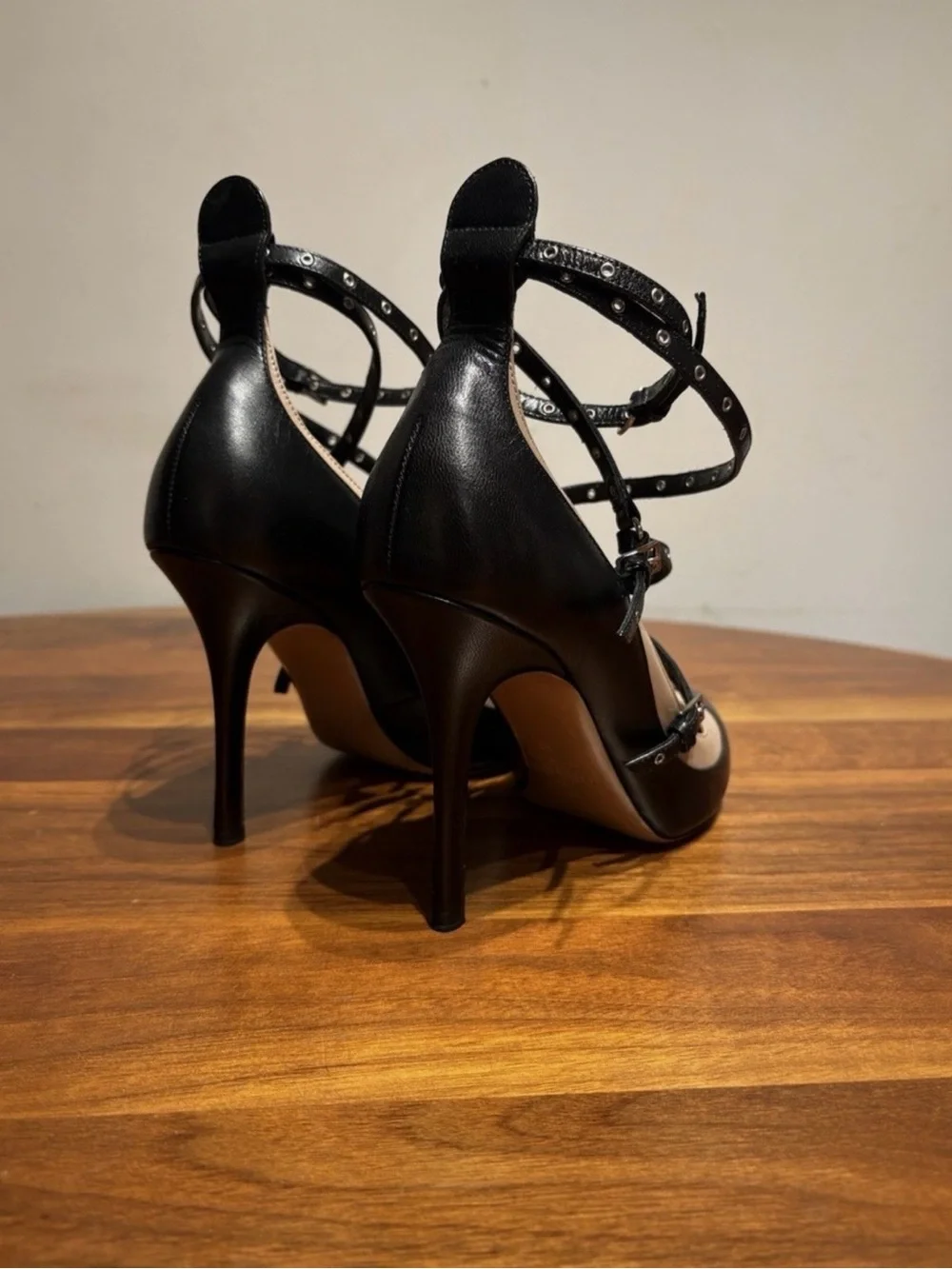 Valentino Garavani Love Latch Pumps Black Nude Leather Pointed Toe Heels EU39